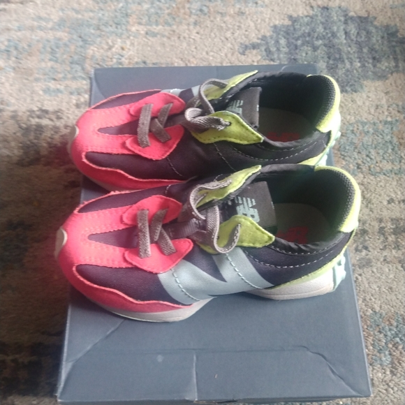 New Balance - Picture 2 of 6